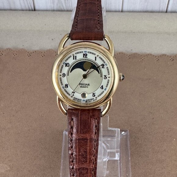 Vintage Lady's Pulsar Moon Phase Gold Tone Watch New Pulsar factory 8 inch Strap - Picture 3 of 8